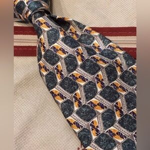 Ermenegildo Zegna Silk Tie, Geometric Pattern, Italian and Beautiful!
